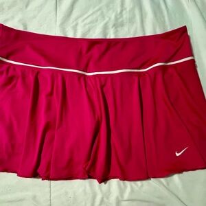 Nike Women's Fuchsia Skort